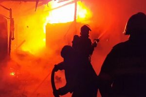 Un incendiu a afectat grav o casă din zona Lanişte a cartierului Burdujeni