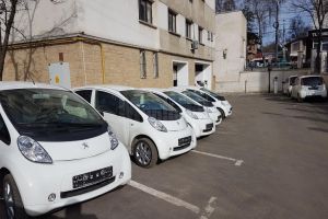 Maşinile electrice cu care s-a dotat Primăria Suceava consumă doar 5,8 lei/100 km
