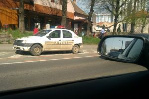 Poziţia IPJ Sibiu în cazul poliţistului care a parcat neregulamentar ca să îşi cumpere un sandwich