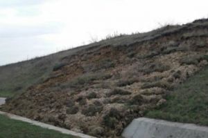 Lotul I al Aiutostrăzii Lugoj - Deva se CRAPĂ I FOTO în text