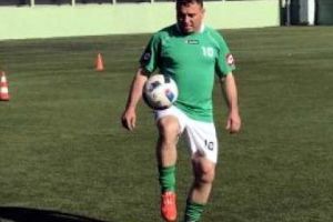 Meci de fotbal cu cântec la Bradu: gazdele au rămas în numai 6 oameni. Arbitrul a oprit meciul