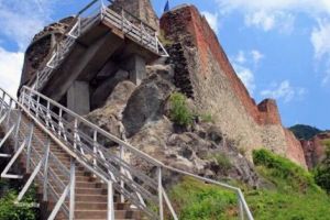 În Argeş doar o treime din „turiştii” de pe hârtie chiar sunt turişti