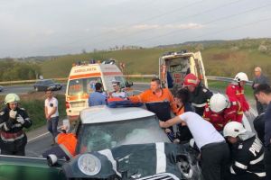 Accident rutier in judetul Caras - Severin. Un autoturism si un autocamion, implicate. Un sofer incarcerat (galerie foto)