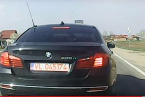 VIDEO – „Zmeoaica şoselelor” din BMW-ul care a şicanat în trafic un alt şofer a rămas fără permis, după ce a devenit celebră pe YouTube