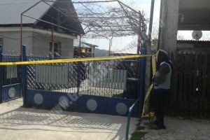 DÂMBOVIȚA: O  bătrână s-a aruncat în fântâna casei. Femeia a murit