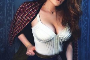 Iona, fata perfectă, în vizită la noi pe planetă