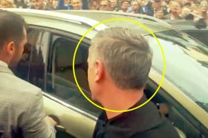 UPDATE VIDEO FOTO Jurnalişti agresaţi de fanii lui Pomohaci la Sibiu. Susţinătorii l-au aplaudat la ieşirea din Mitropolie