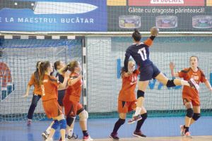 Merg la turneul semifinal