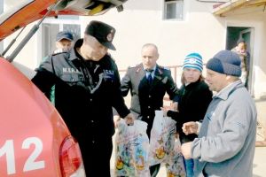 Cadouri din partea pompierilor vasluieni