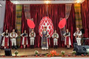 „Sărbătoarea ouălor roşii de Paşte” a marcat finalul sărbătorilor Pascale, la Brădet, prin tradiţie, joc şi voie bună