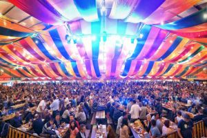 Începe CibinFEST în Piaţa Mare – Unsprezece zile de experienţe bavareze şi distracţie multă distracţie