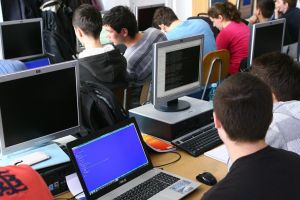 O medalie de argint şi şase de bronz pentru elevii din judeţ, la Naţionala de Informatică ...