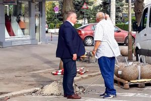 Viceprimarul Ganea ii tine din scurt pe muncitori. S-au montat bolarzi in mai multe zone din centru