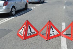 Atenţie la copii! O fetiţă de 14 ani din Oradea a fost acroşată în timp ce traversa strada pe loc nemarcat şi fără să se asigure