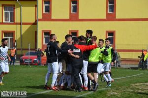În duelul Unirilor de la Dej, “alb-negrii” vizează a patra victorie consecutivă
