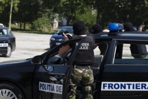 Sucevean prins de politistii de frontiera cu permis de conducere fals, in Vama Cenad