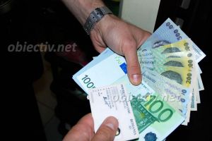 Ialomiţa: Prins în flagrant – încerca să mituiască un poliţist cu 500 de euro