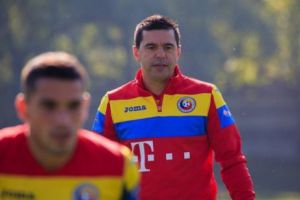 Cât câştigă cei din staff-ul tehnic al naţionalei României. Contra încasează mai puţin decât Daum. SALARIUL IMENS al preparatorului fizic 