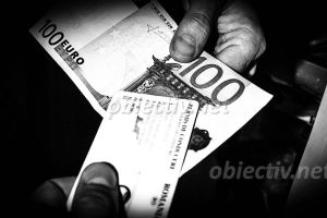 Ialomiţa: Condamnat definitiv pentru dare de mită. Trei ani de închisoare