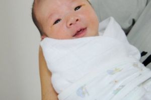 Un CHINEZ a venit pe LUME la patru ANI de la MOARTEA părinţilor