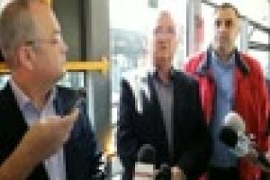 Noile autobuze Mercedes au alertă pentru nevăzători şi alte inovaţii în premieră  - VIDEO