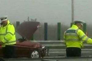 ACCIDENT VIOLENT în Bucureşti. Șofer RĂNIT în MAȘINA RĂSTURNATĂ 