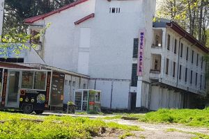 Noul proprietar al Motelului Capela conserva perfect… ruina si mizeria! Investitiile la Sfantul Asteapta!