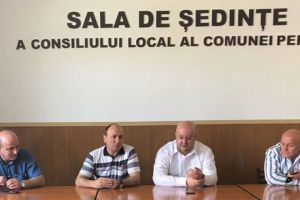Preşedintele Constantin Rădulescu are şansa să devină cetăţean de onoare al celor 4 localităţi: Câineni, Boişoara, Titeşti si Perişani