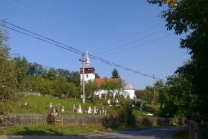 Tradiţie seculară la Almaşu Mare în vinerea de după Paşti: pelerinaj de 10 kilometri, prin Cheile Glodului, la Izvorul Tămăduirii