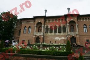 CENTENAR: „ Construcţie şi culoare”, expoziţie cu 12 artişti la Palatul Mogoşoaia