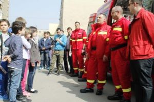 Paramedicii SMURD oferă lecţii de prim-ajutor