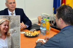 Ziua vizitelor diplomatice la Hunedoara. Ambasadorul Olandei în România şi consulul onorific al Spaniei la Timişoara s-au aflat ieri în oraşul care dă numele judeţului