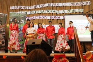 FOTO: Dans şi veselie de Ziua Romilor la Sîngeorgiu de Mureş