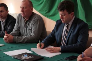 Vor fi plombate drumurile judeţene din zona Ciuc. Contractul a fost semnat