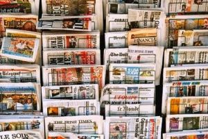 ZIARELE IEFTINE SE VÂND PENTRU CĂ  SUNT BUNE LA… ŞTERS GEAMURILE!