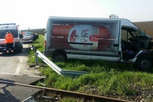 Sofer incarcerat dupa ce a fost lovit de tren, intre Comlosu Mare si Teremia Mare