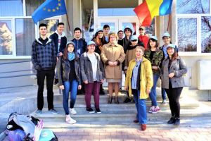 Distincţii pentru elevii Colegiului de Artă la Olimpiada de arte vizuale, arhitectură şi ...