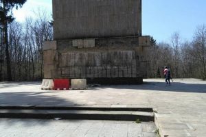 Statuia ecvestră a domnitorului Ştefan cel Mare, un pericol public