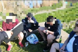 Tineri amendaţi de Poliţia Locală Constanţa pentru consum de alcool în parcuri