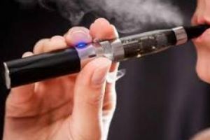 Tigările electronice ar putea fi interzise în spaţiile publice în România. USR a depus deja un proiect de lege