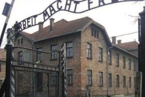 Istorii recente. „Noi am evadat din Fabrica Morţii”