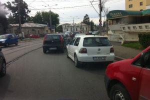 Haos in trafic, in Ploiesti. Crestinii au dat buzna in biserici, de Izvorul Tamaduirii