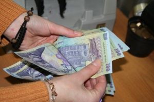 În 2018, salariul brut în România a ajuns la 1.000 de euro. În buzunar vom avea însă doar vreo 35 de euro în plus anul acesta