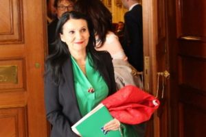 Ministrul Sănătăţii va da o circulară prin care să ceară spitalelor să acorde stimulente angajaţilor care vor avea veniturile mai mici