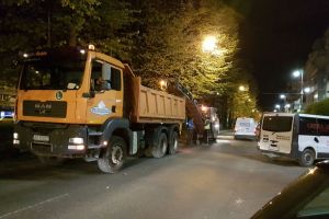 Reparaţii nocturne la străzile din Arad (GALERIE FOTO)