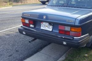 Accident între un Volvo din anii '80 şi o KIA modernă. Care maşină a suferit mai multe avarii - imagini incredibile