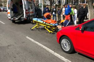 Accident rutier pe bulevardul Mamaia din Constanta. Femeie, lovita in timp ce traversa prin loc nepermis