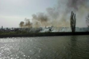 Incendiu pe malul Bistriţei