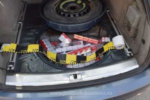 Peste 2.300 de pachete de ţigări de contrabandă, găsite în Borş (FOTO)