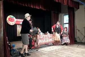 La Mărul de Aur s-a râs de tot ce nu e în regulă. Cine spune că un festival de umor are echivalentul moral al unei biserici